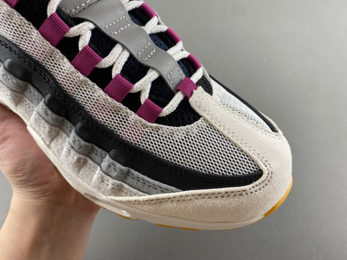 Nike SB x Air Max 95 HF7545-100