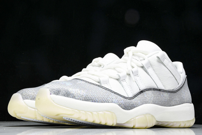 Air Jordan 11 Low HQ7000-001