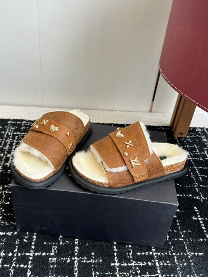 L&VT SLIPPERS