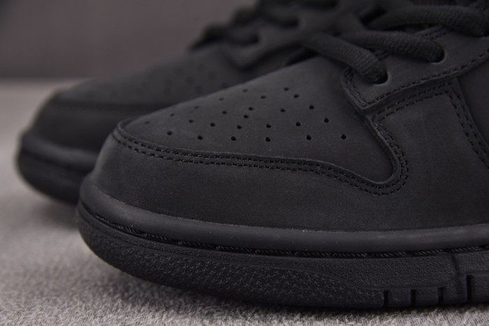 S x Nike SB Dunk Low 94 Black HQ8487-001