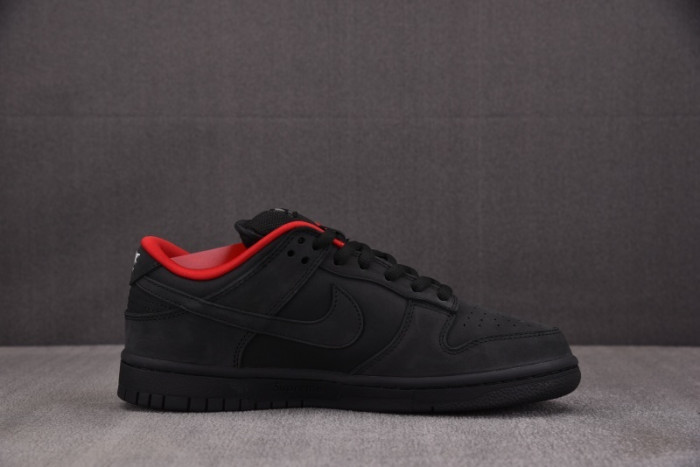 S x Nike SB Dunk Low 94 Black HQ8487-001