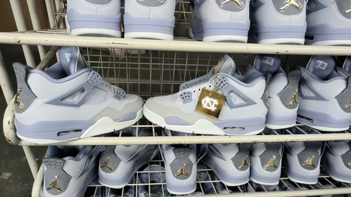 Air Jordan 4 UNC Tar Heels PE HV9204-407
