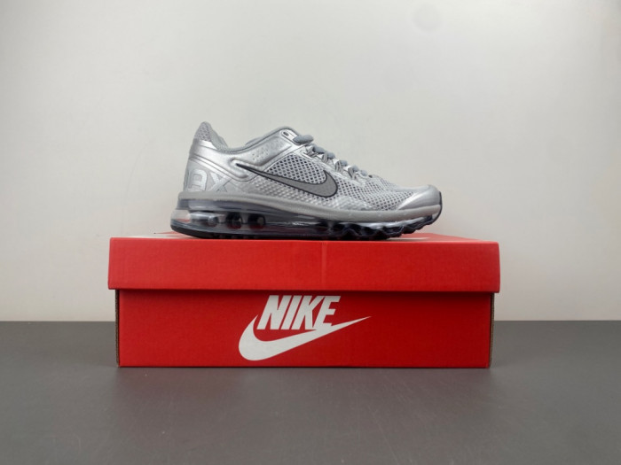 NK Air Max 2013 Goes Full Metalli HQ3025-001