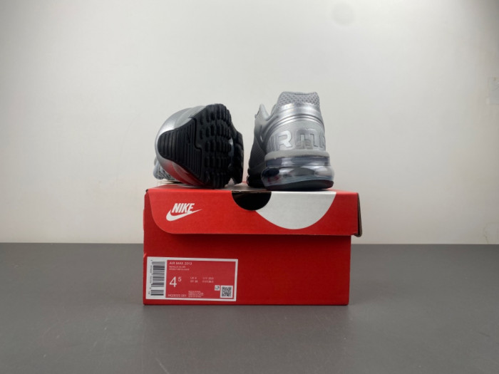 NK Air Max 2013 Goes Full Metalli HQ3025-001